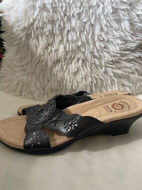 Earth Spirit Black Leather Floral Cutout Wedge Sandals Size 8
